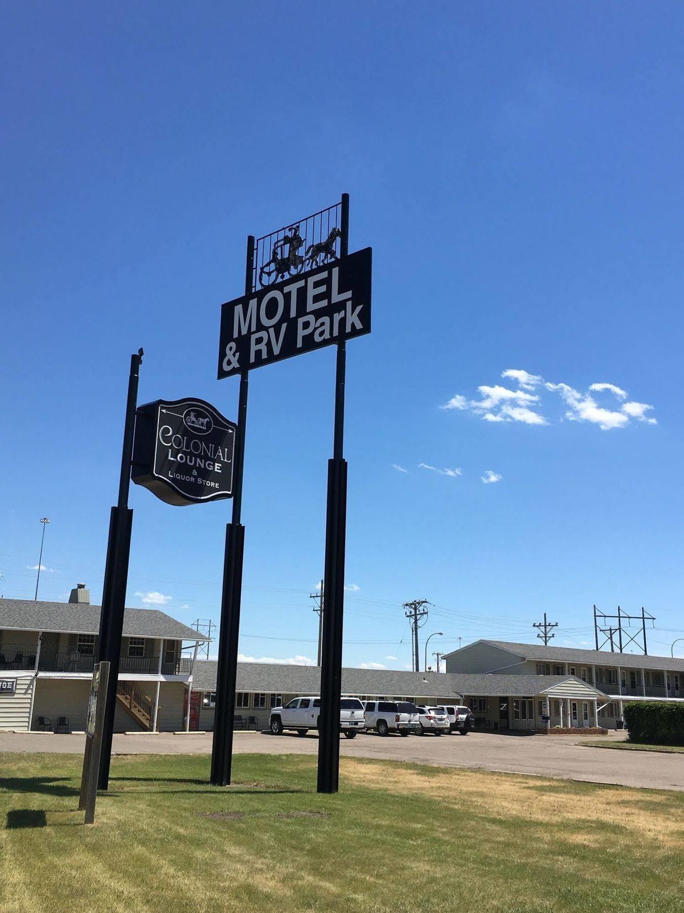 Colonial Motel And Rv Park Mandan Esterno foto