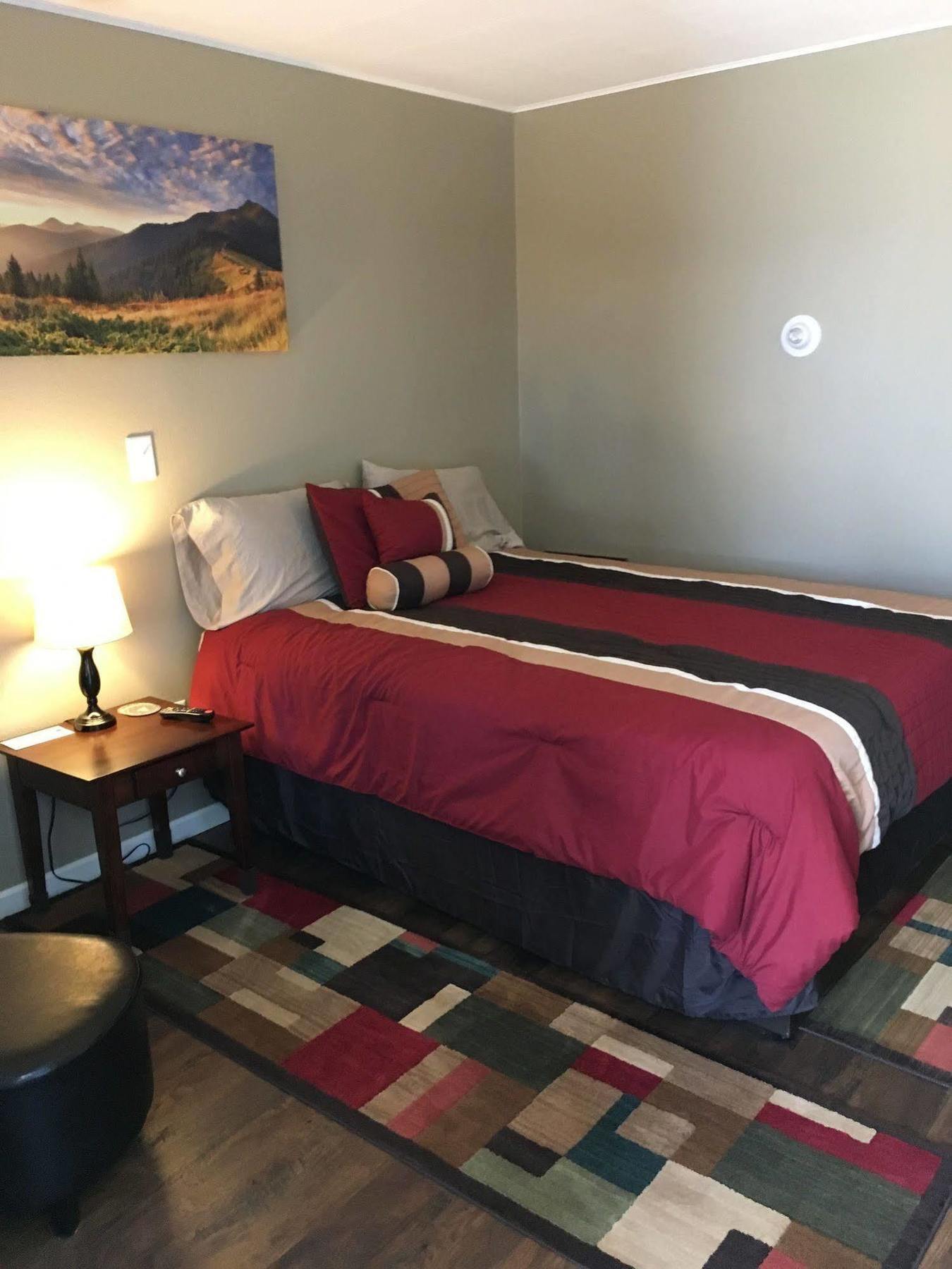 Colonial Motel And Rv Park Mandan Esterno foto